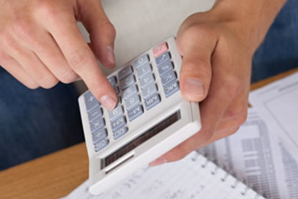 借款人屡次找借口不还款，涉嫌诈骗该如何处理？